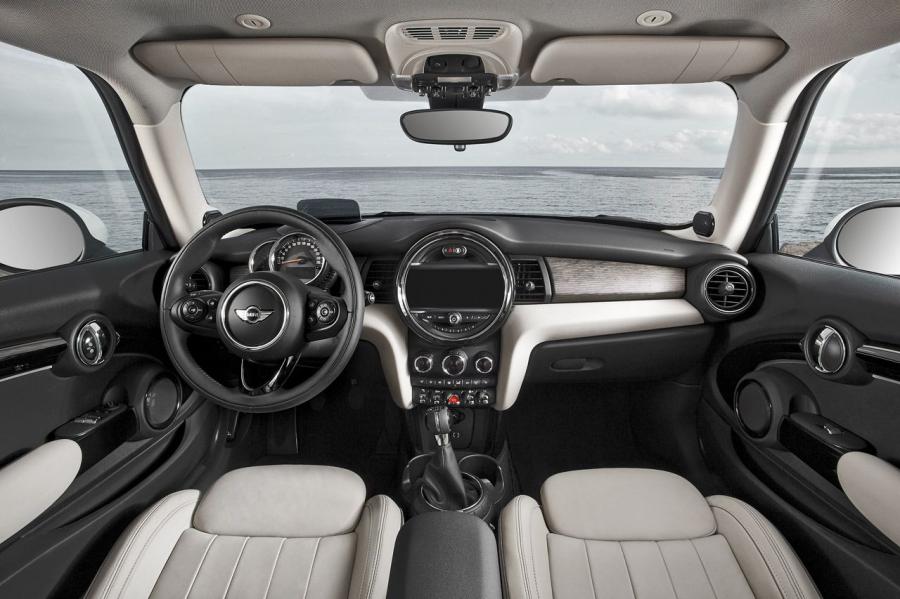  Mini Cooper Hardtop 2015 года  (фото 10 из 26)